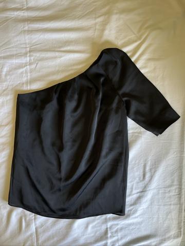 One shoulder top