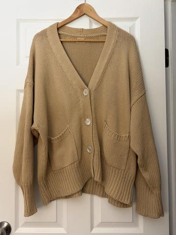 Babaa no16 Cardigan Clay Pot