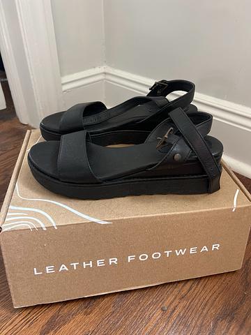 Portland leather co black leather sandals 8.5
