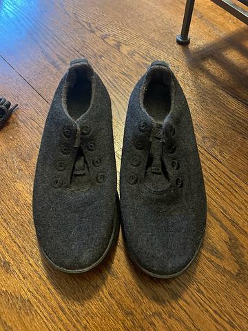 Allbirds women’s wool lace up sneakers  runners black/grey sz 8