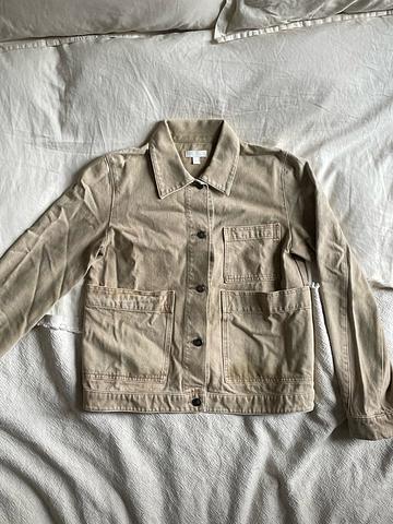Jacket with large pockets