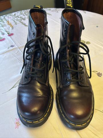 Doc marten 14608 hole boot