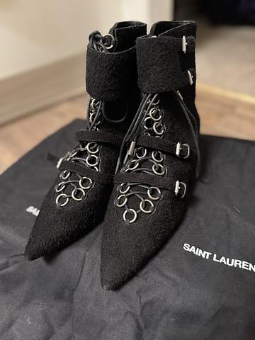 Pointed Toe Boots *fits smaller*