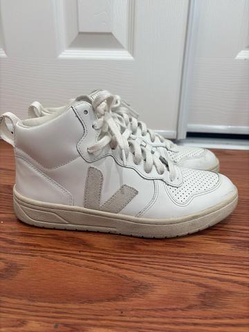 V-15 Sneaker