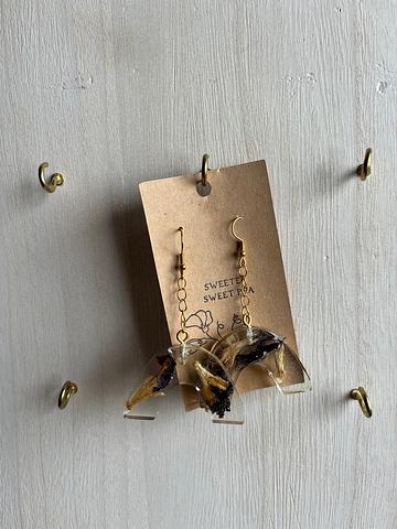 Resin and flower earrings
