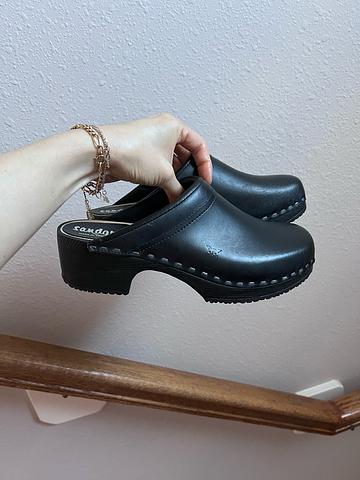 Square toe Clogs