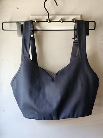 High-support sports bra (32F)