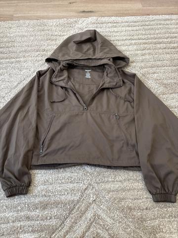 Half zip windbreaker