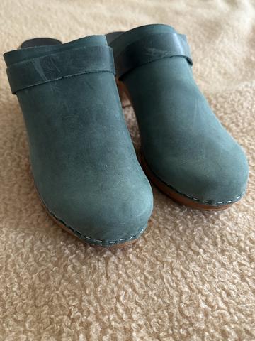 maja (?) 3 inch clog
