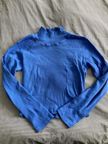Stretchy Ribbed Turtleneck