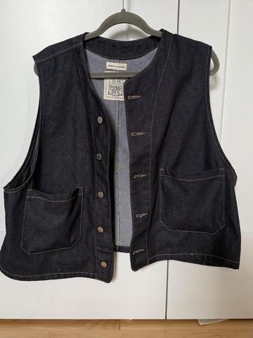 Wide utility vest