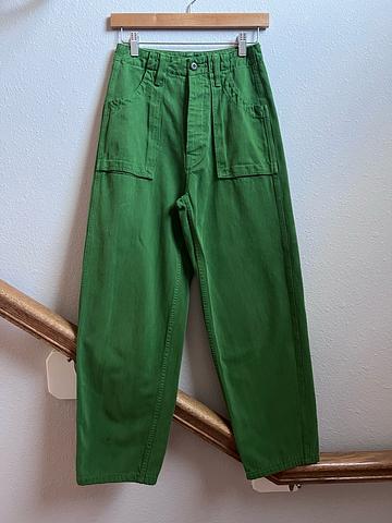 Shishito green barrel pants