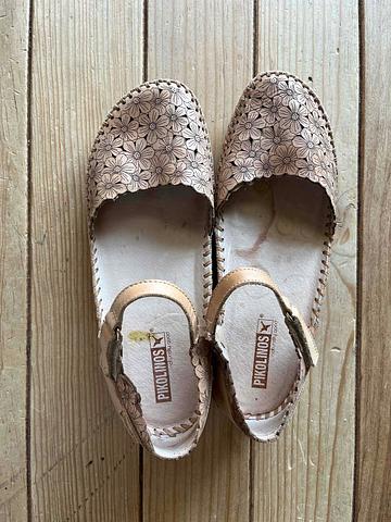 Closed toe sandals