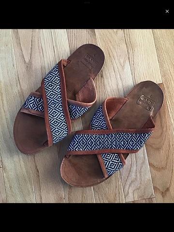 Ilano / Ndavaa Handmade Handloomed Fabric & Leather Slide Sandals - SZ 7