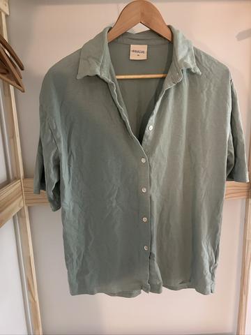 Short sleeved button down