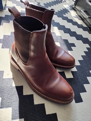 Carmen Chelsea Boots