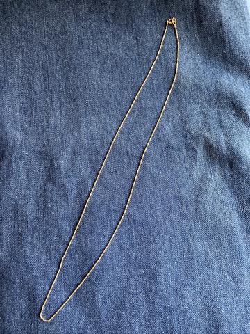 Gold twisted serpentine chain