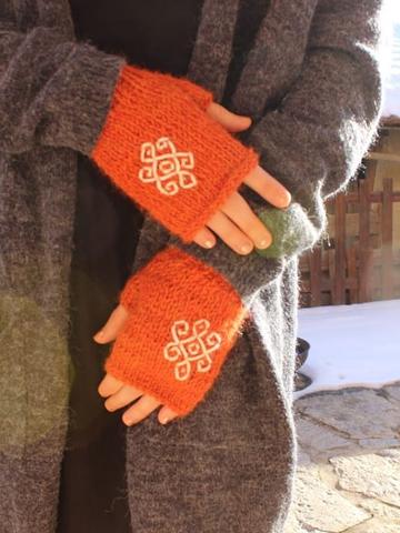 fingerless gloves