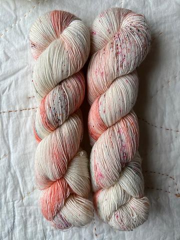 House of a la Mode flossy fingering wool yarn - 100% merino
