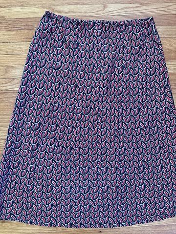 Geometric patterned skirt