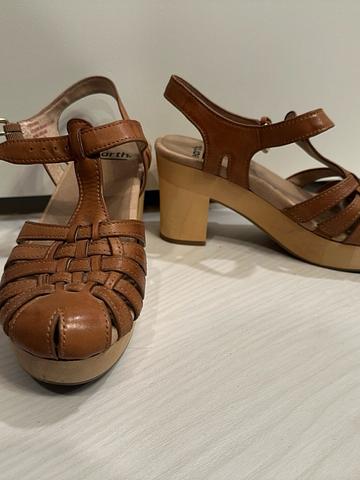 Earth Cerris Clog Sandal