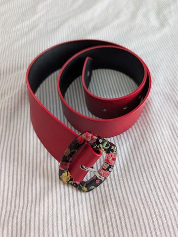 belt with floral buckle
