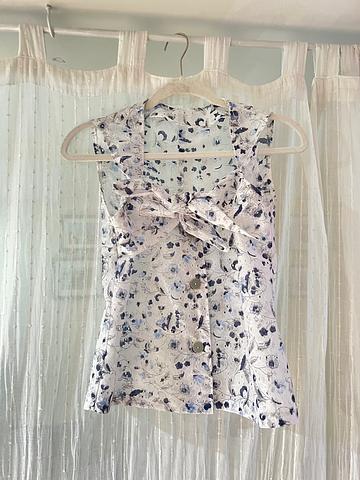 Tie-top eyelet tank/vest