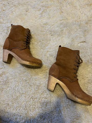 Shearling clog boots