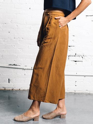 studio trouser in black