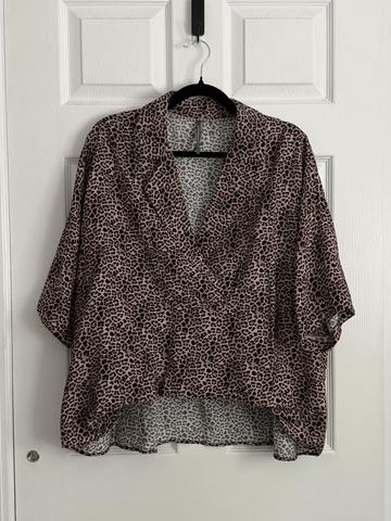 Boxy cropped leopard blouse