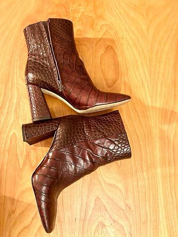 Oxboood crocodile boots