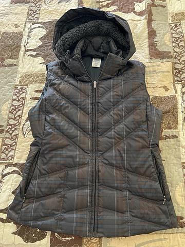 Down vest with removable hood