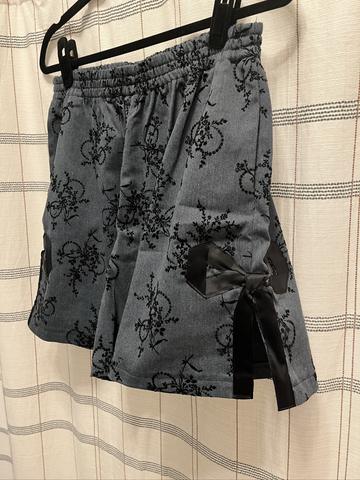Elastic waist shorts