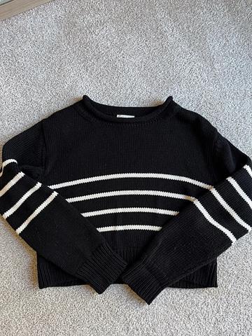 Cropped field sweater