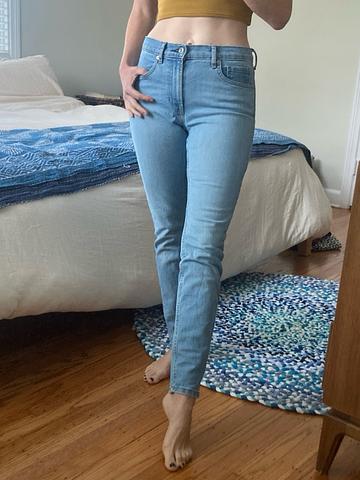 Mid-rise skinny jean light blue wash
