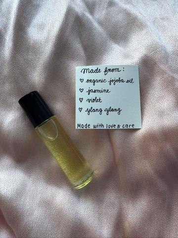 Botanical perfume oil