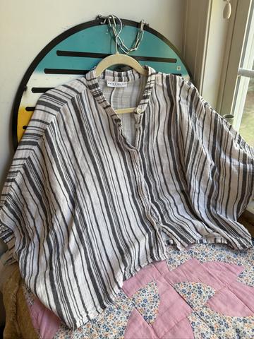 Airy cotton top