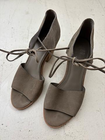 Tie front Block heel Sandal