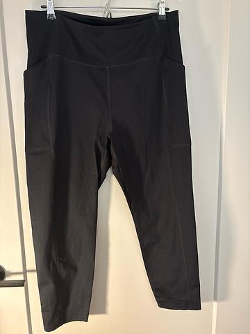 Compressive high-rise pocket leggings