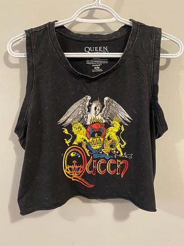 Cropped queen tank