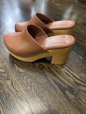Heeled Clog