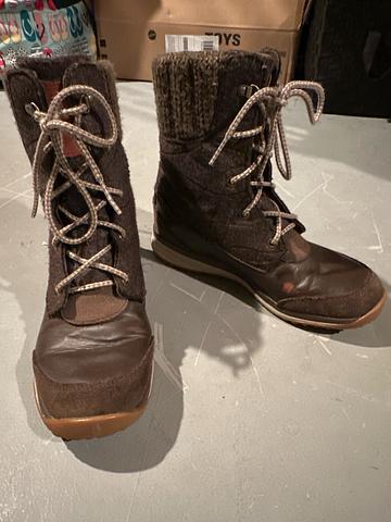 Saloman winter boots 7.5