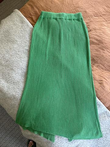 Ribbed tube skirt