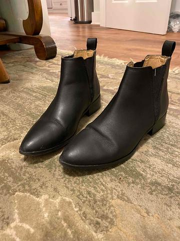Nisolo waterproof/water repellant boots