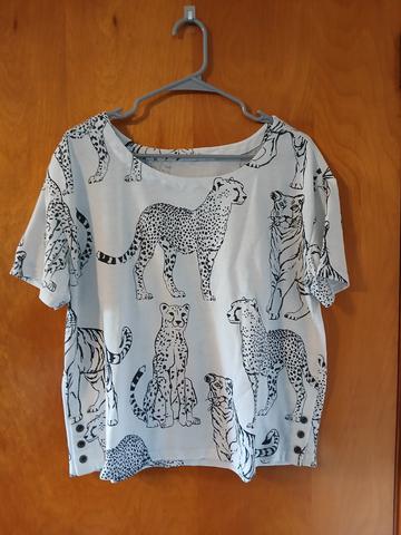 *oversized* Big cat shirt