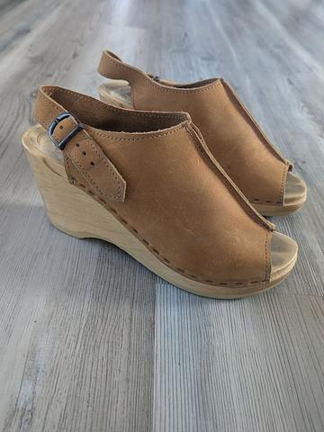 Slingback clog