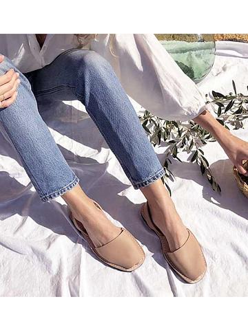 Light tan colored pons sandals