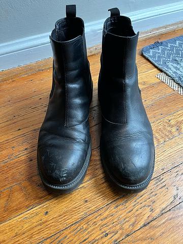 Kenova chelsea boots