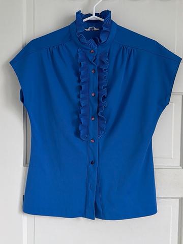 Frilly short sleeve blue blouse