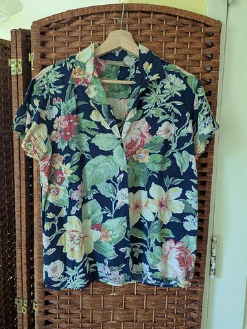 Floral short sleeve collared button up
